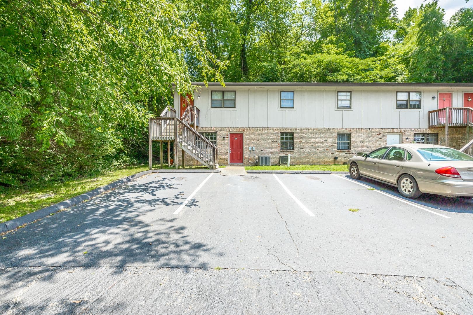Chattanooga Apartment: 2414 Lyndon Ave