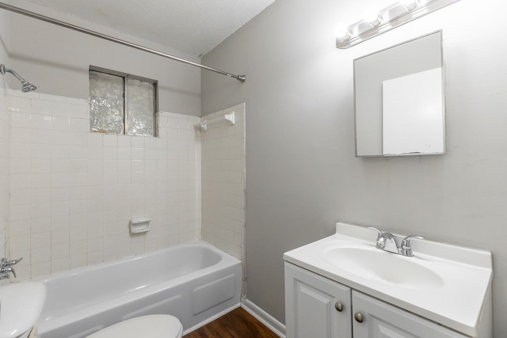 Ringgold Apartment: 75-77 Dolphin Lane