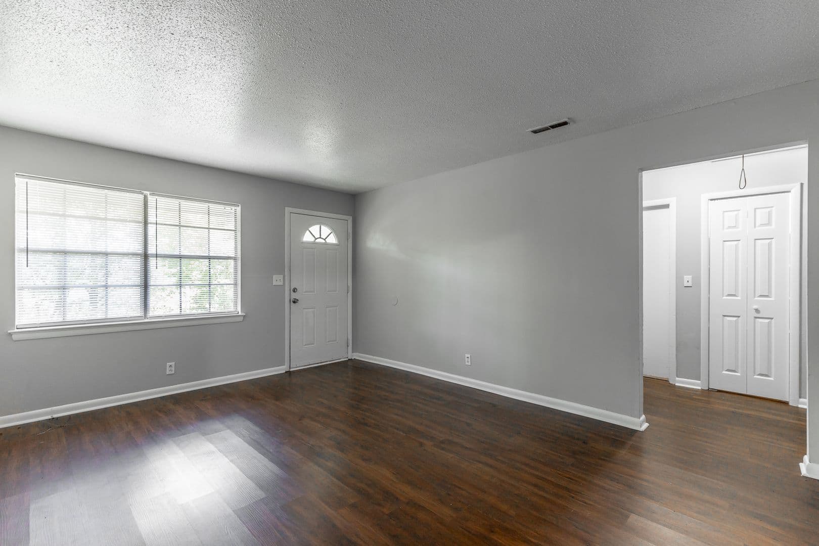 Ringgold Apartment: 76-78 Dolphin Lane