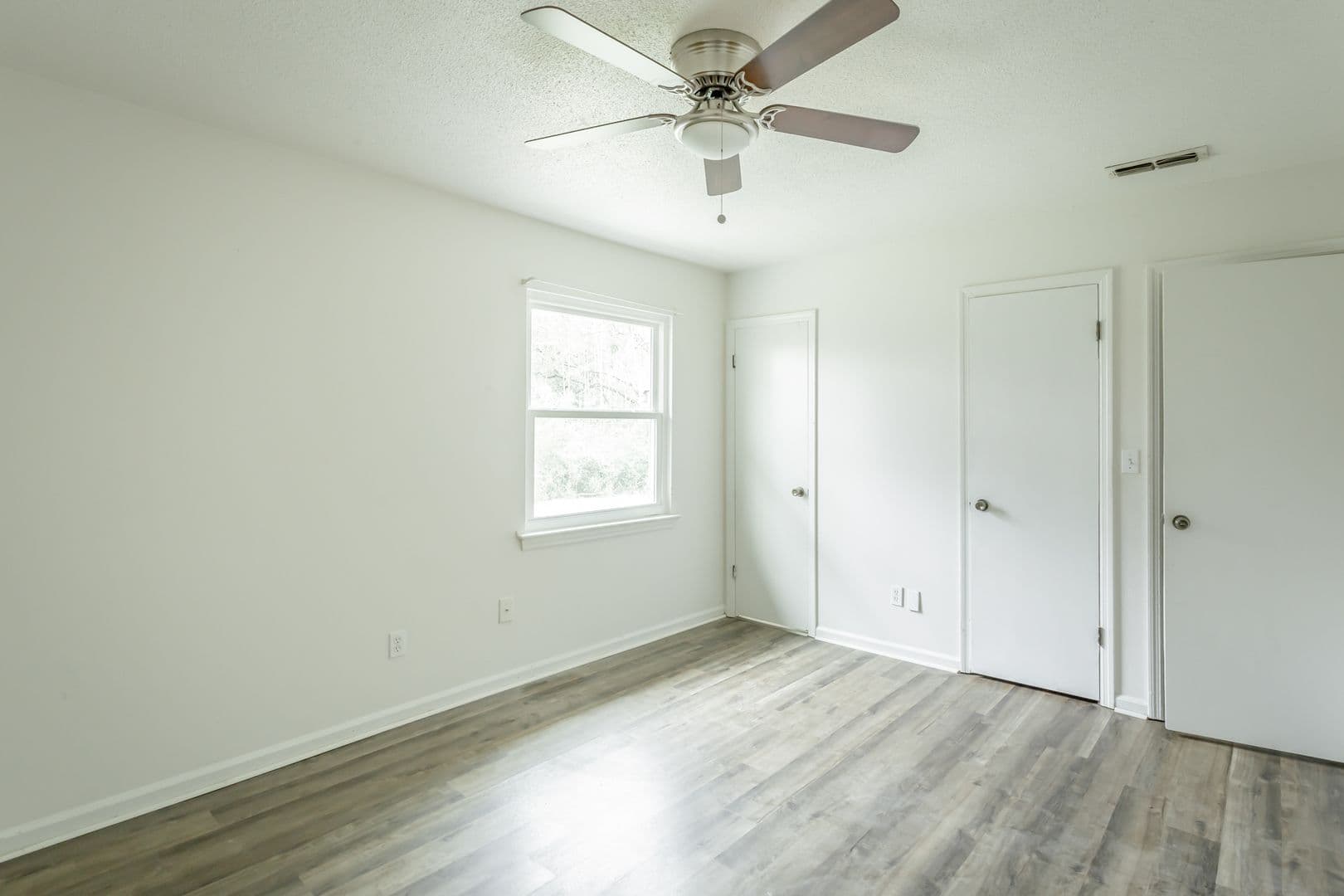 Hixson Apartment: 5770-5772 Taggart Drive