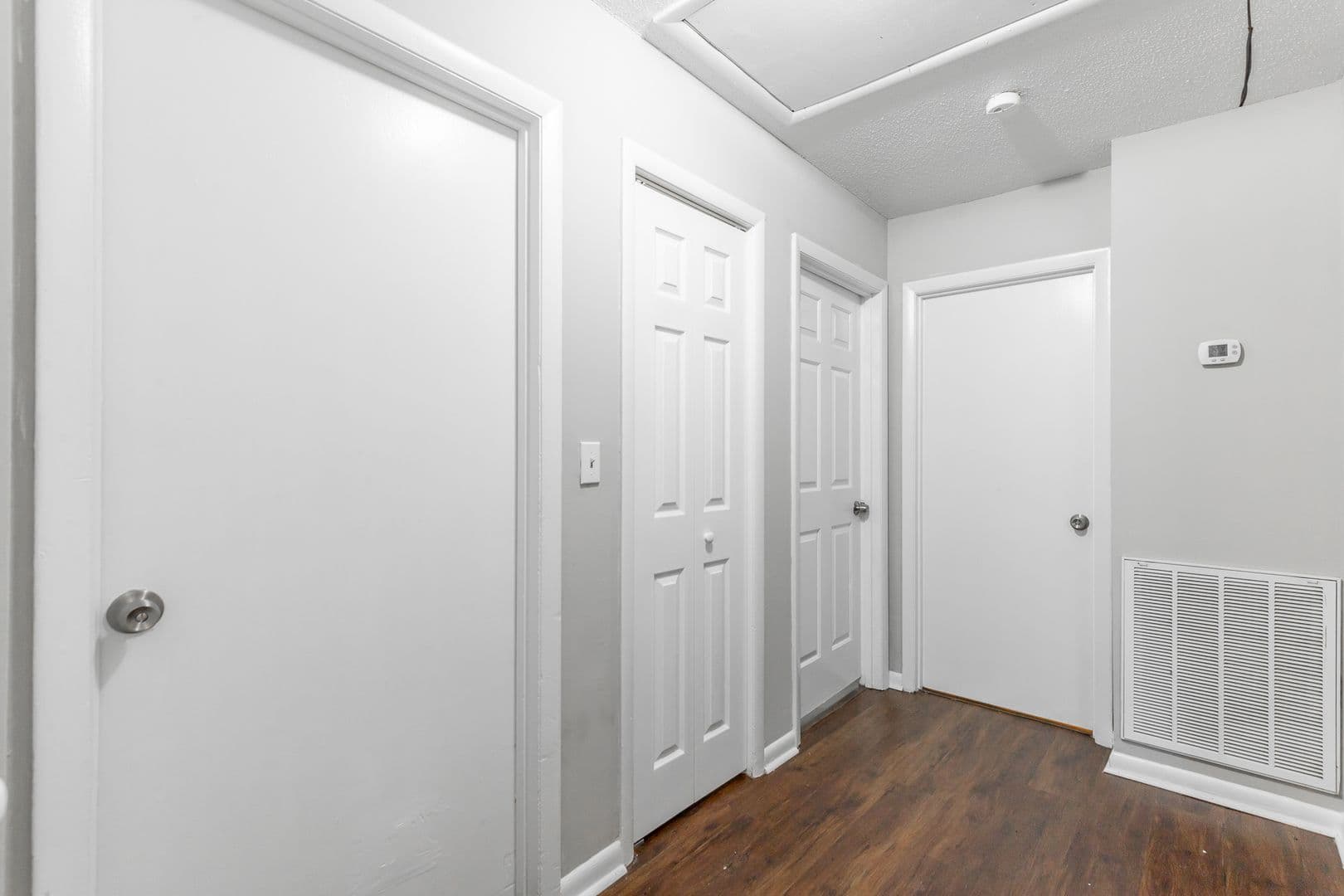 Ringgold Apartment: 75-77 Dolphin Lane