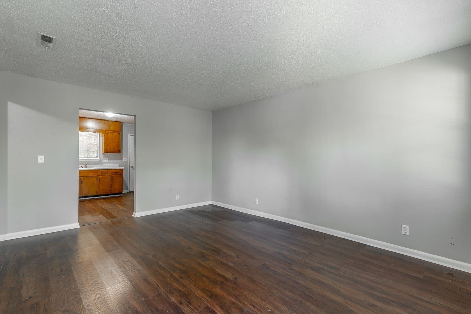 Ringgold Apartment: 76-78 Dolphin Lane