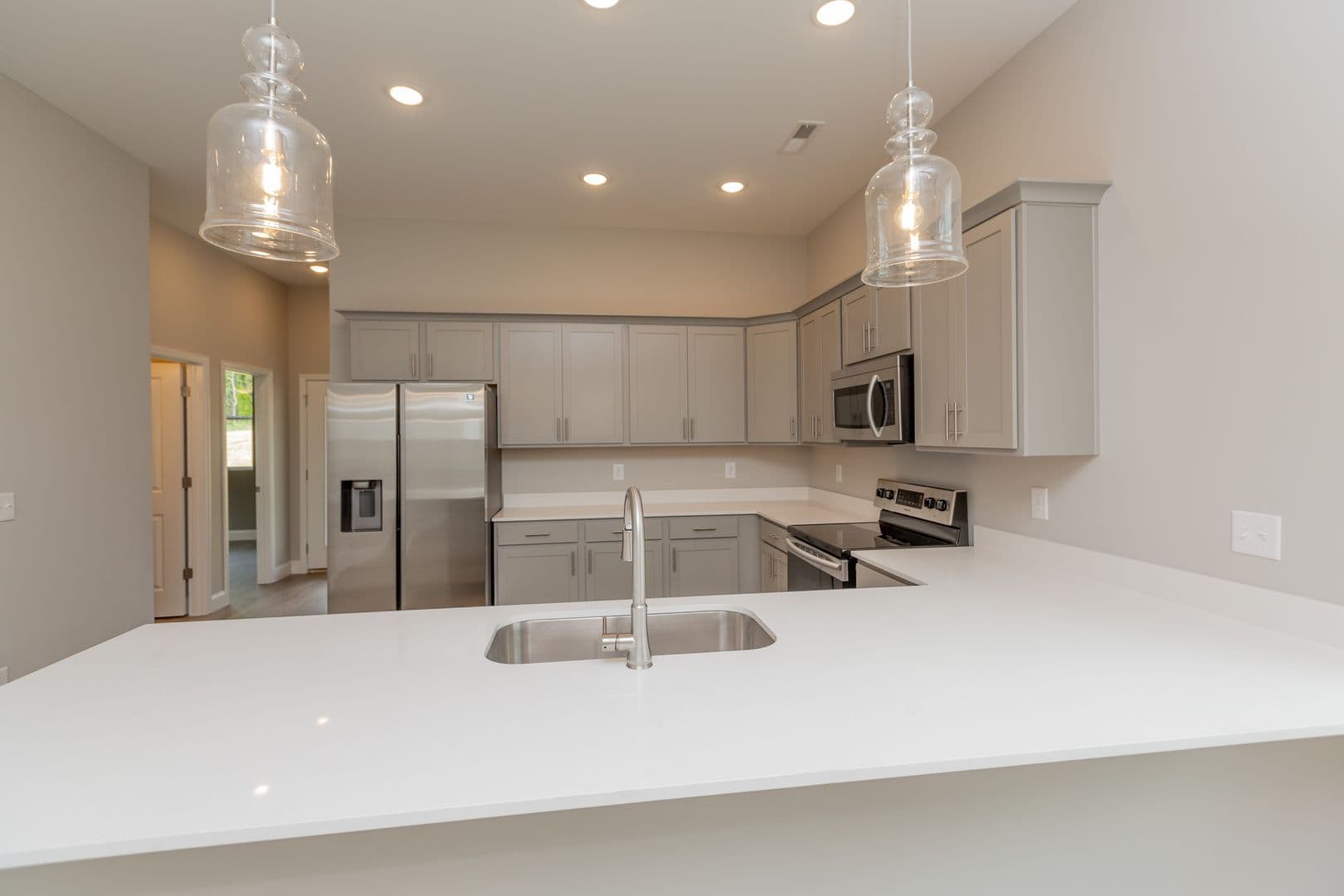 Hixson House: 557 Strong Avenue
