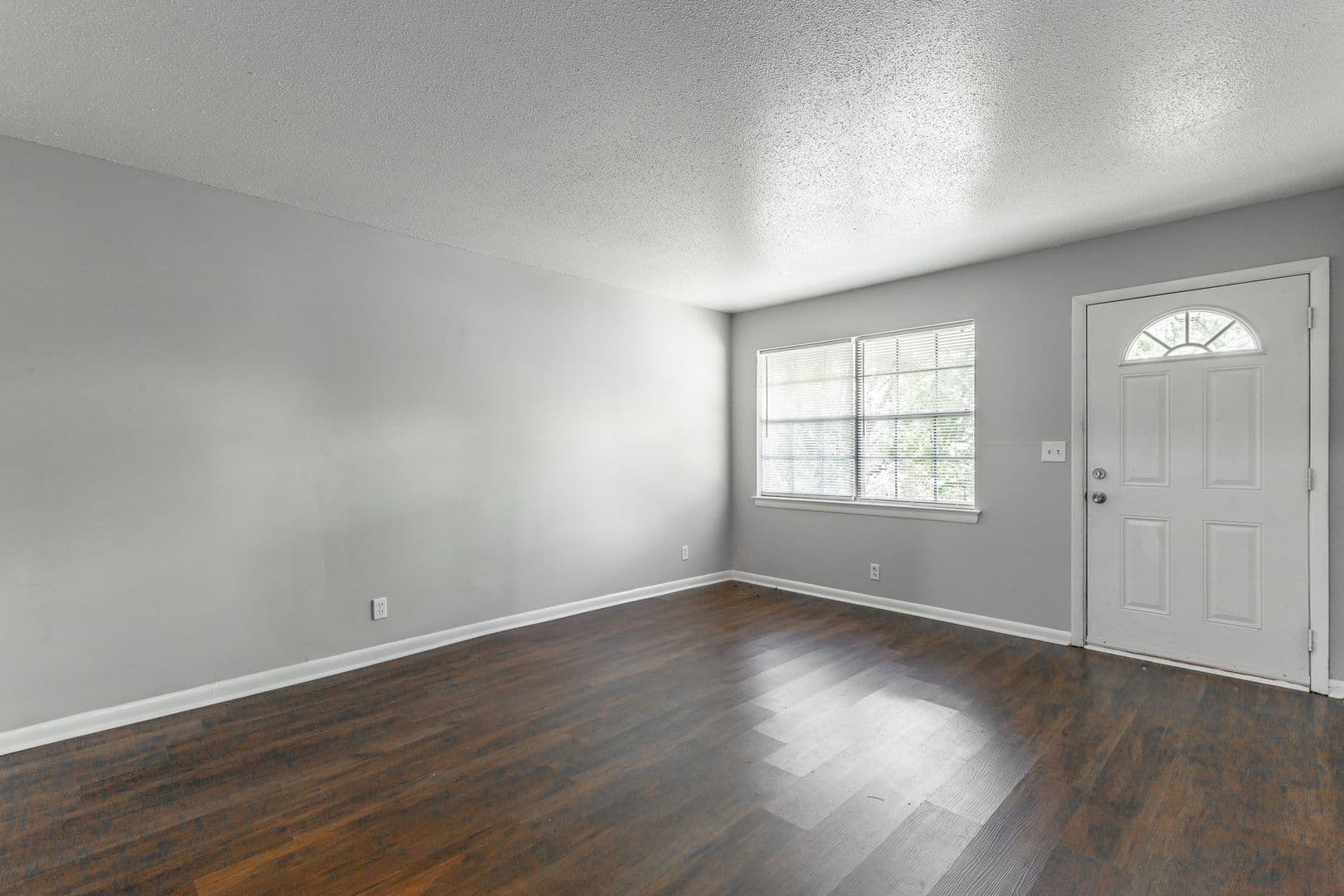 Ringgold Apartment: 76-78 Dolphin Lane