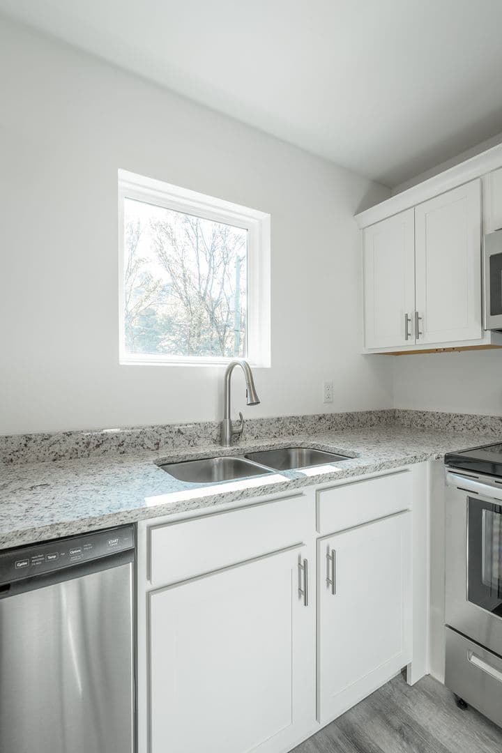 Chattanooga Apartment: 73 Shallowford Rd