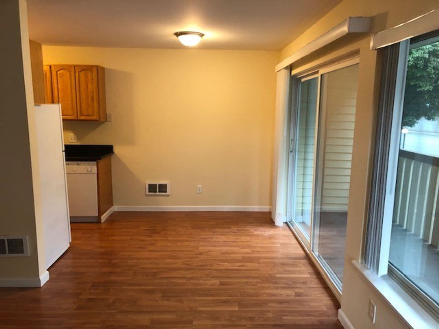 Bellevue Apartment: 417 Bellevue Way SE