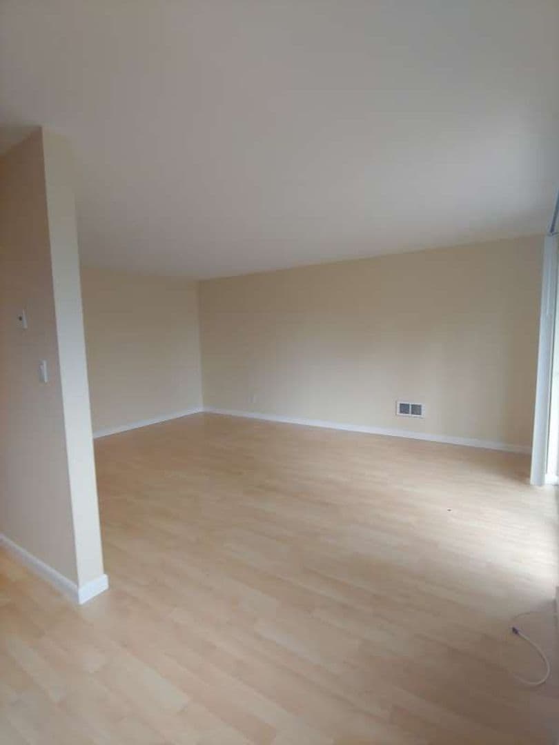 Mercer Island Apartment: 2717 76th Avenue SE
