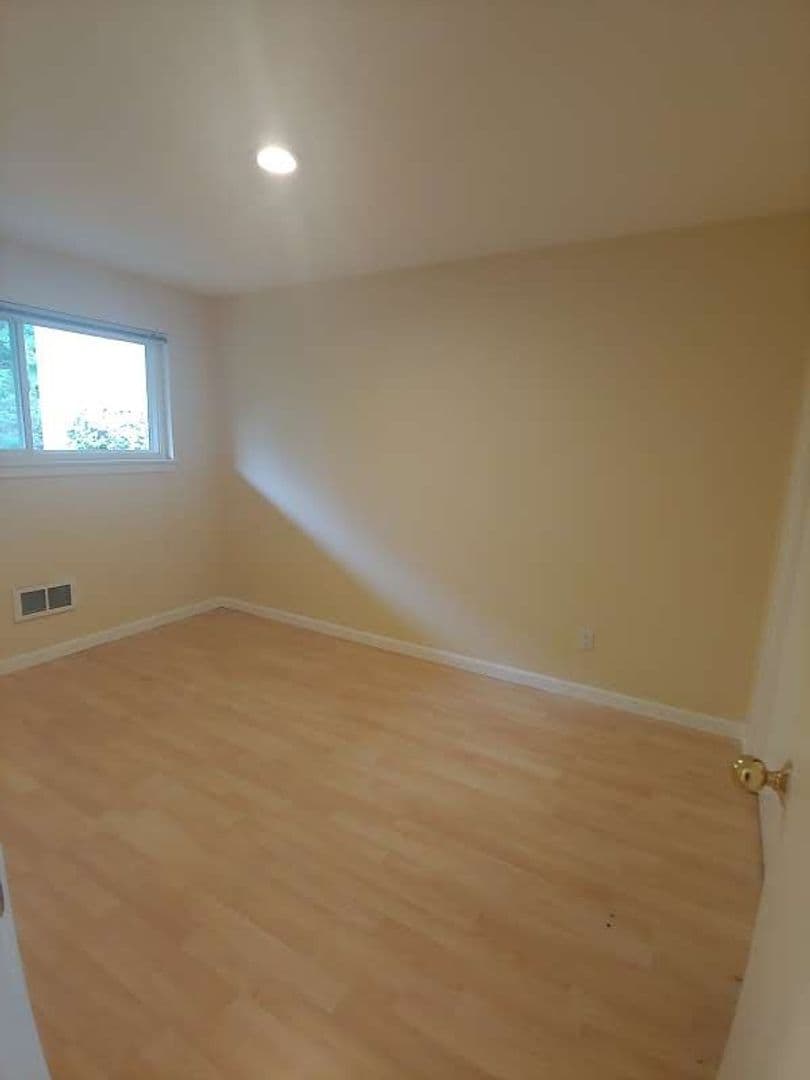 Mercer Island Apartment: 2717 76th Avenue SE