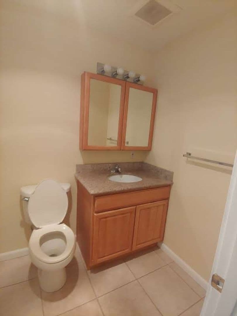 Mercer Island Apartment: 2717 76th Avenue SE