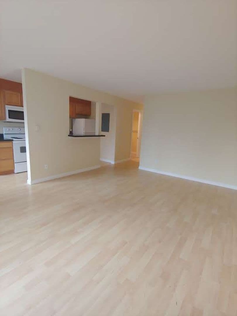 Mercer Island Apartment: 2717 76th Avenue SE