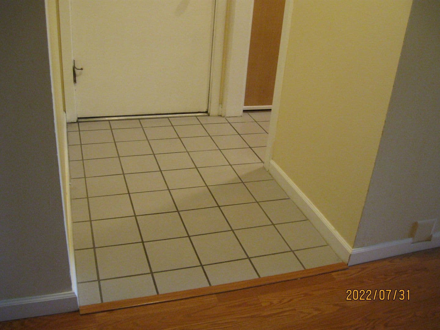 Bellevue Apartment: 417 Bellevue Way SE