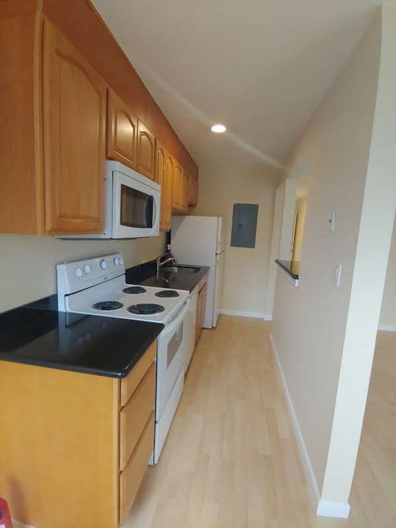 Mercer Island Apartment: 2717 76th Avenue SE
