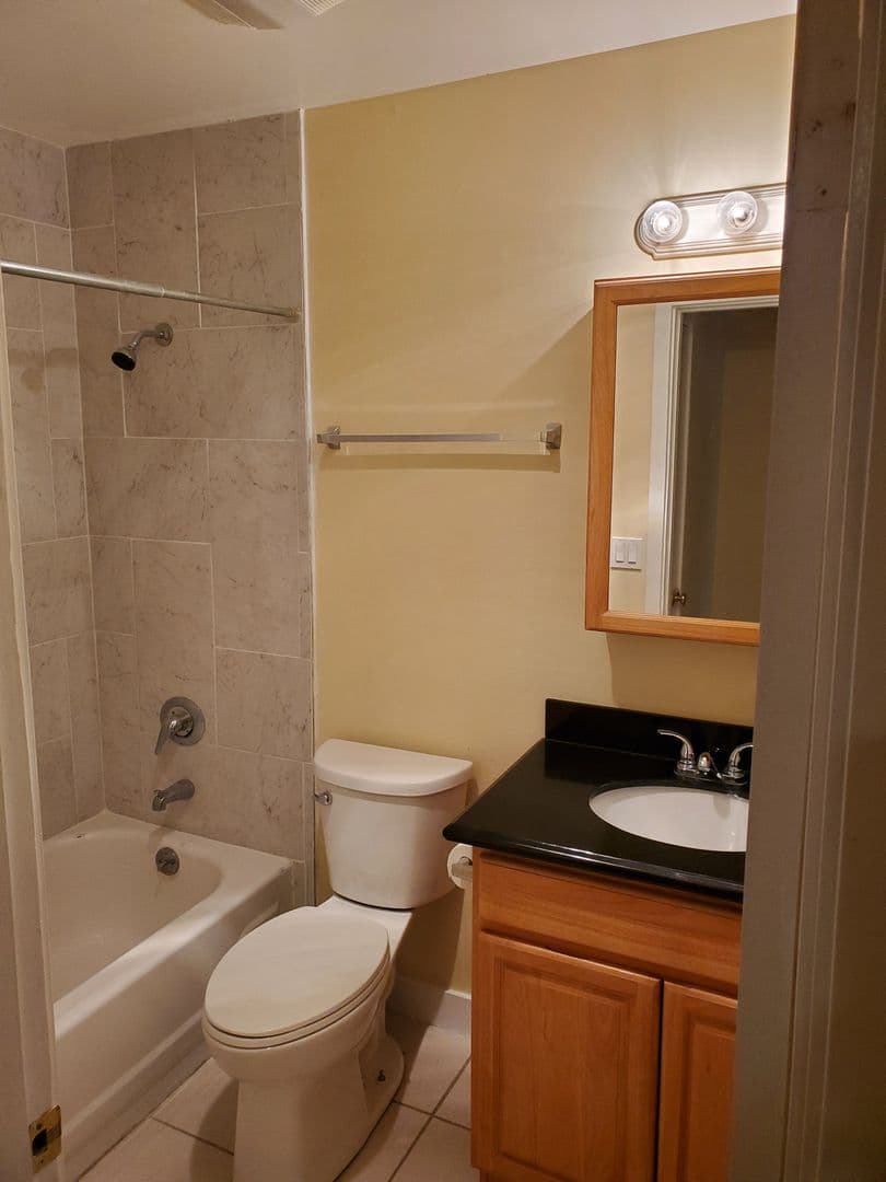 Bellevue Apartment: 417 Bellevue Way SE