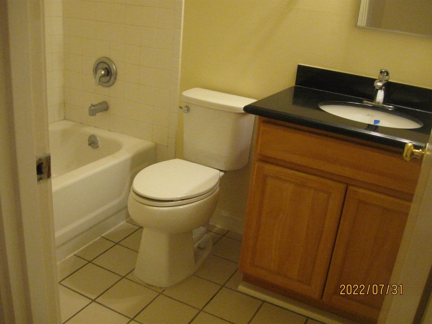Bellevue Apartment: 417 Bellevue Way SE