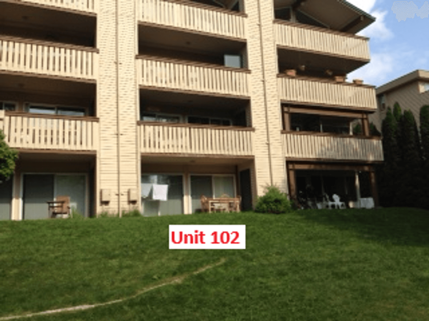 Bellevue Apartment: 417 Bellevue Way SE