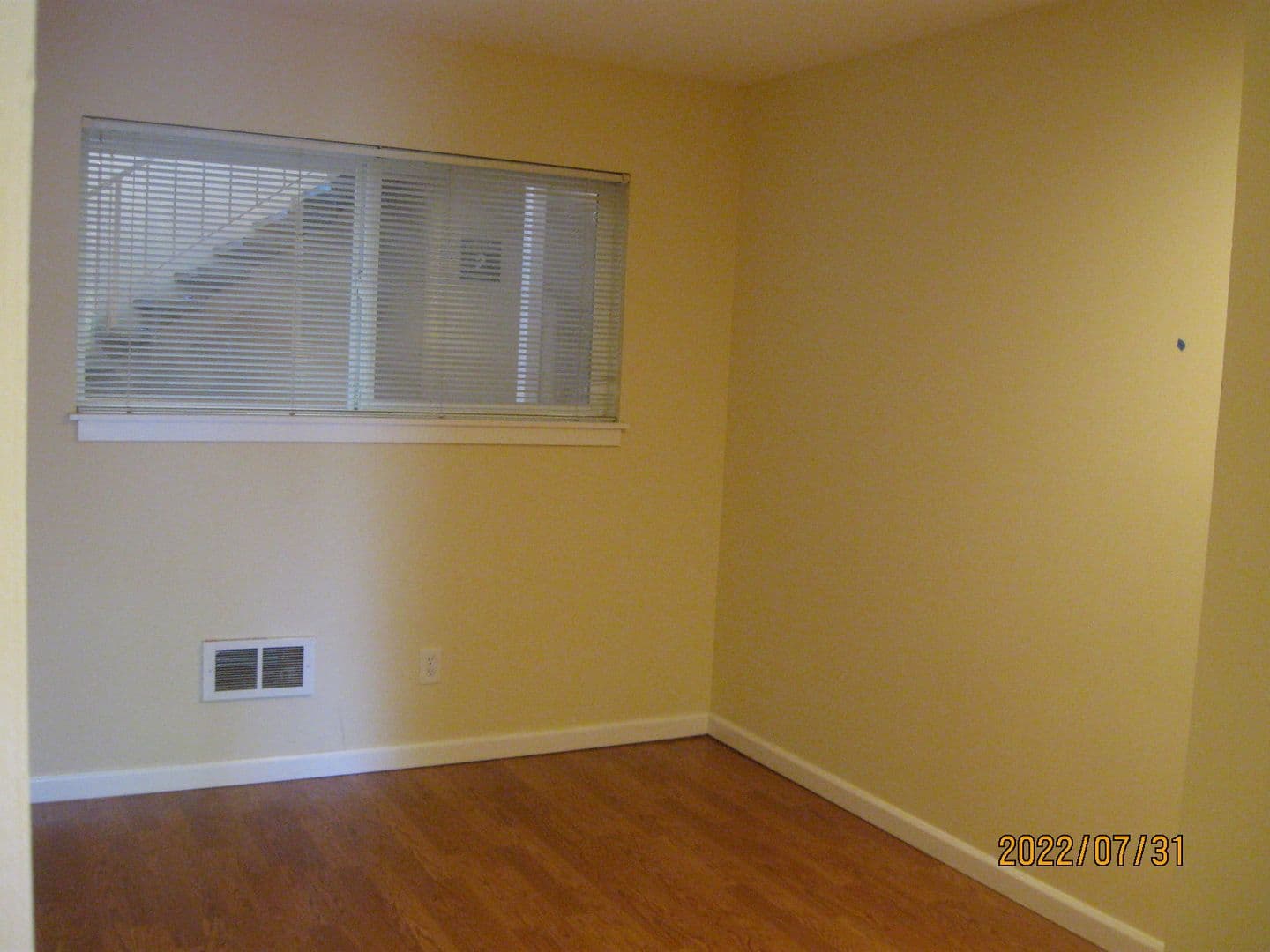 Bellevue Apartment: 417 Bellevue Way SE