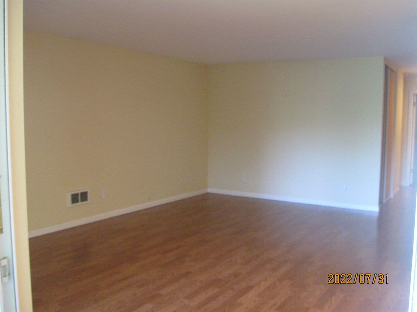 Bellevue Apartment: 417 Bellevue Way SE
