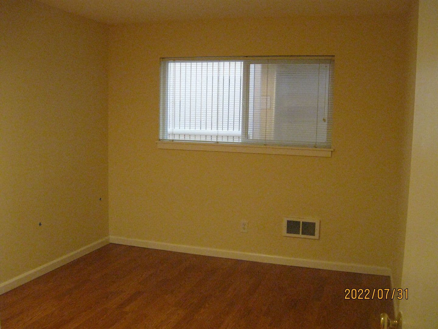 Bellevue Apartment: 417 Bellevue Way SE