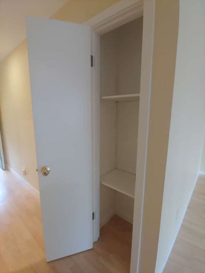Mercer Island Apartment: 2717 76th Avenue SE