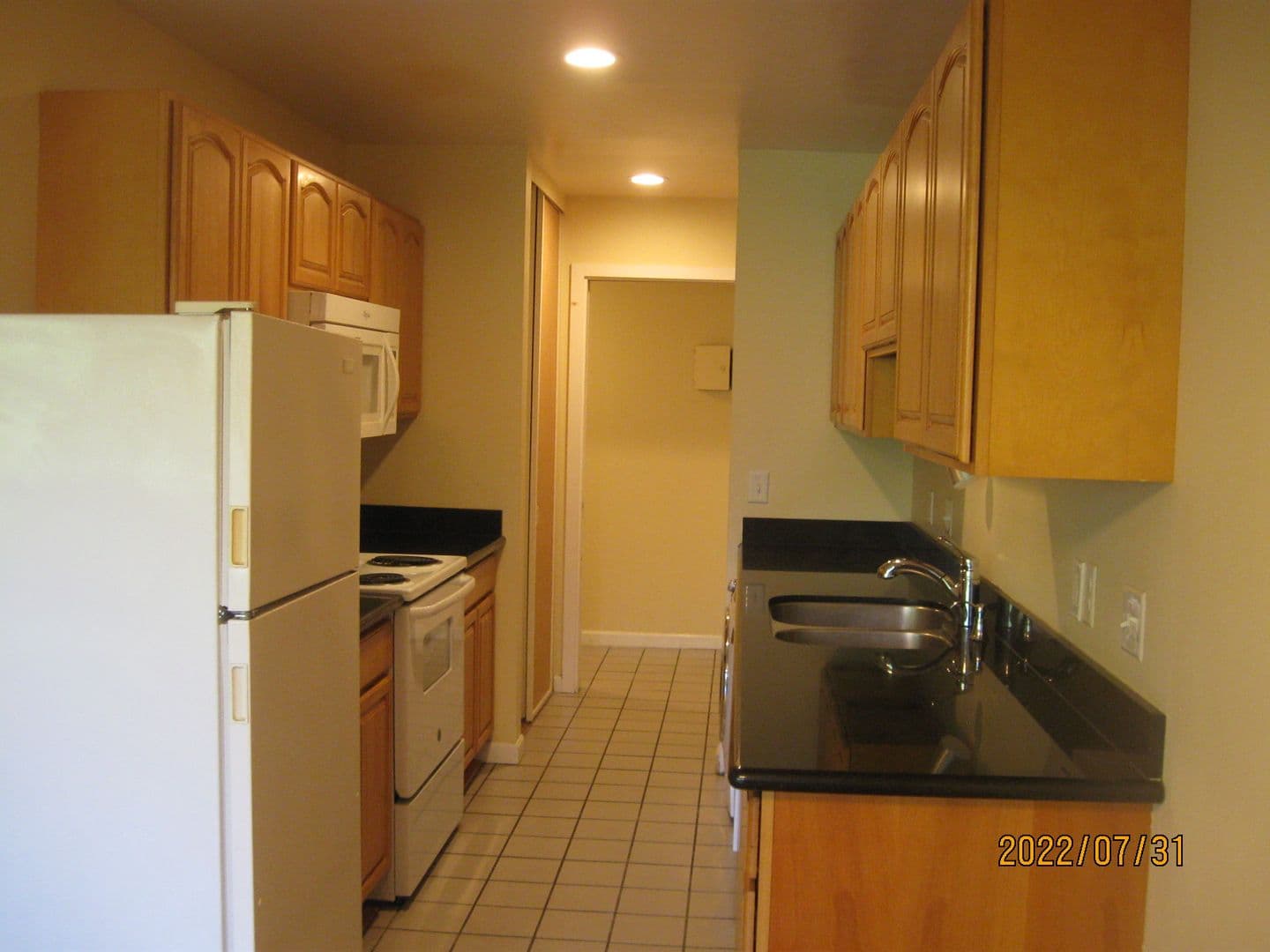 Bellevue Apartment: 417 Bellevue Way SE