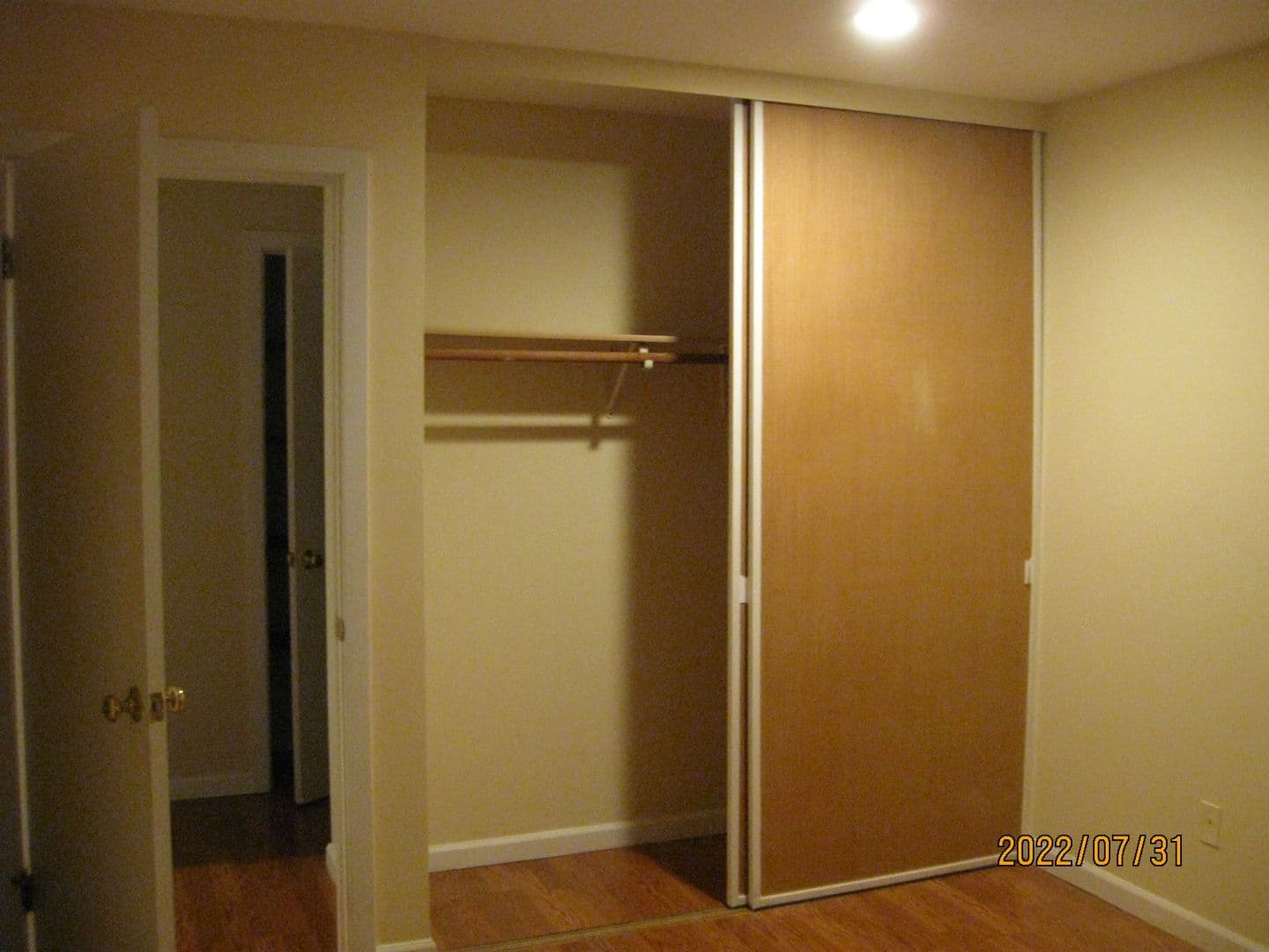 Bellevue Apartment: 417 Bellevue Way SE