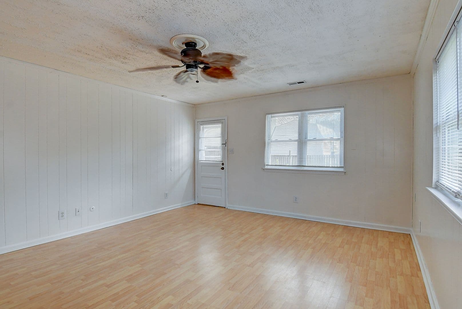 Virginia Beach House: 321 Palmyra Drive E