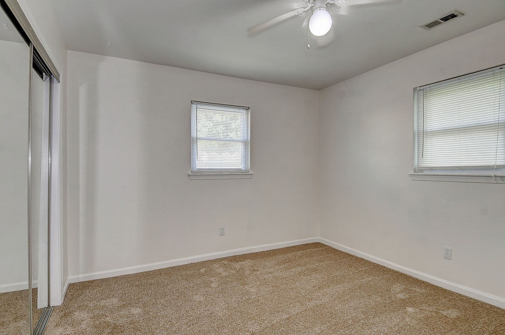 Virginia Beach House: 321 Palmyra Drive E