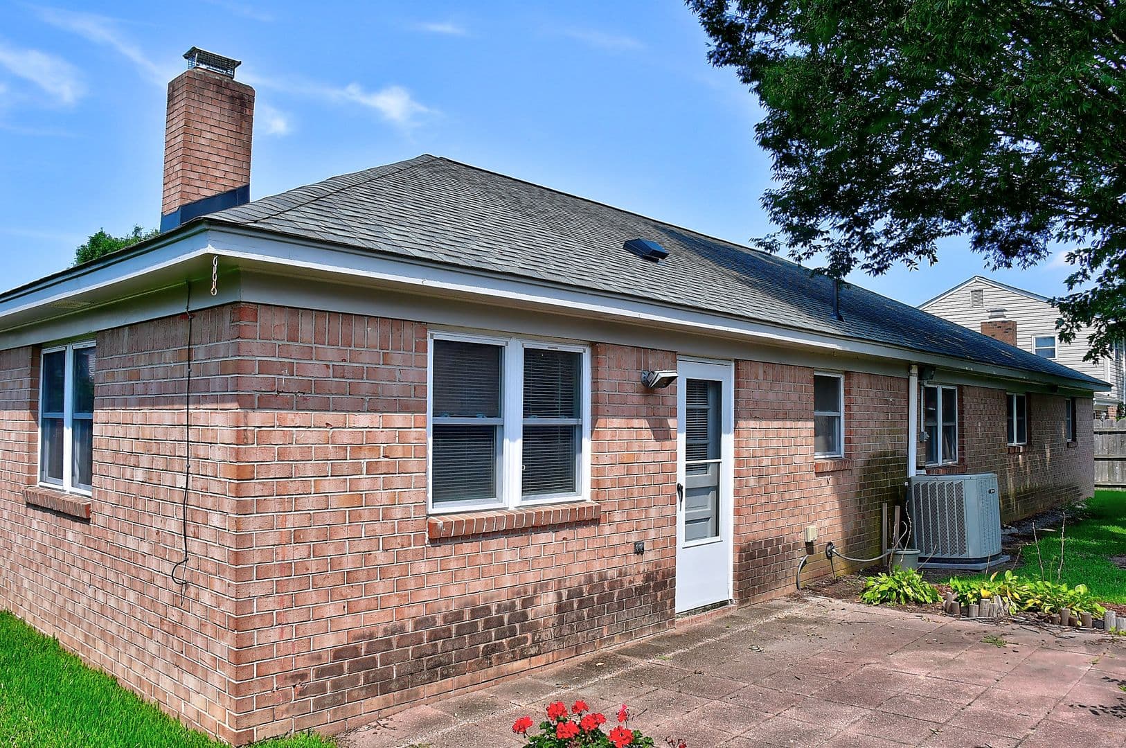 Virginia Beach House: 321 Palmyra Drive E