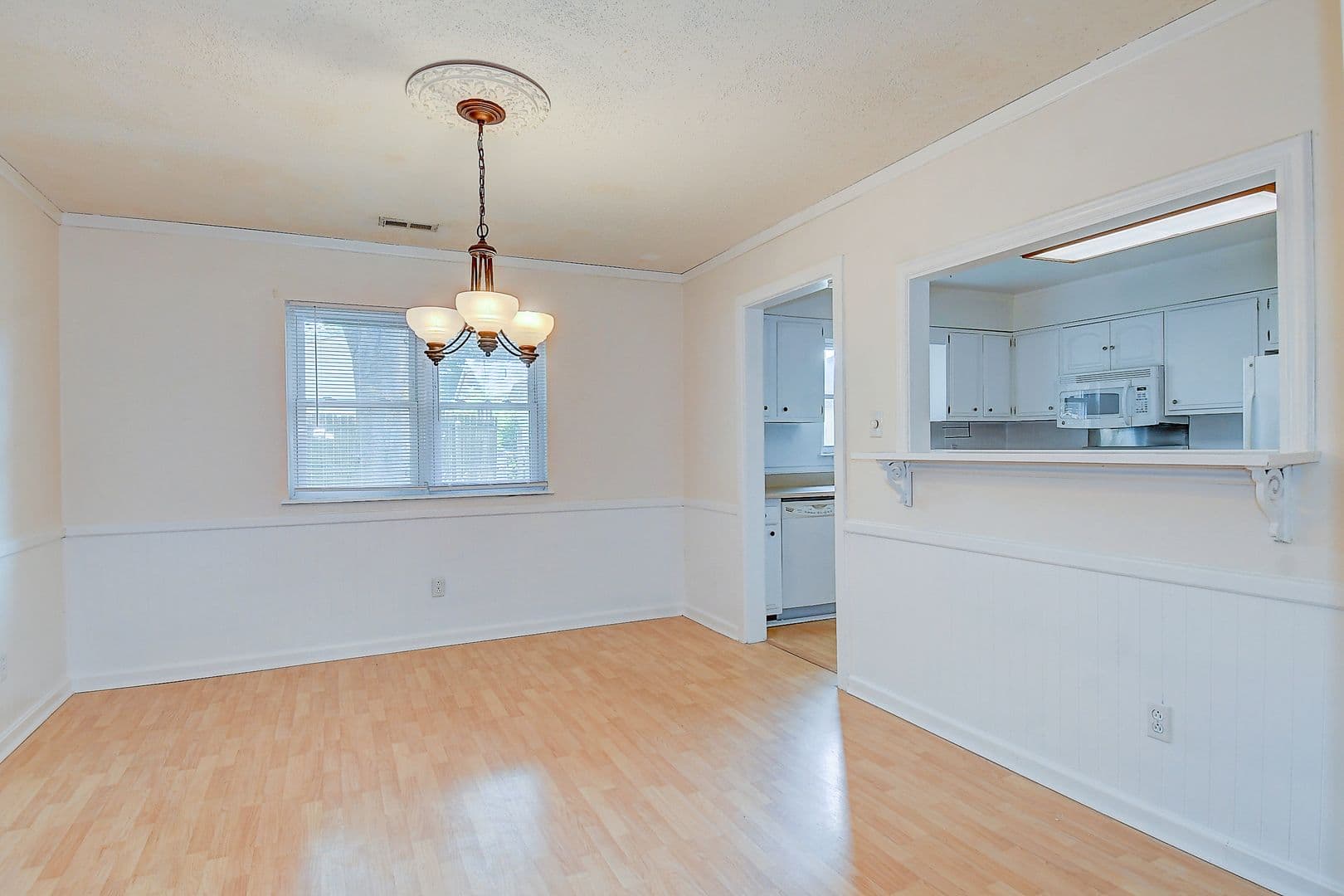 Virginia Beach House: 321 Palmyra Drive E