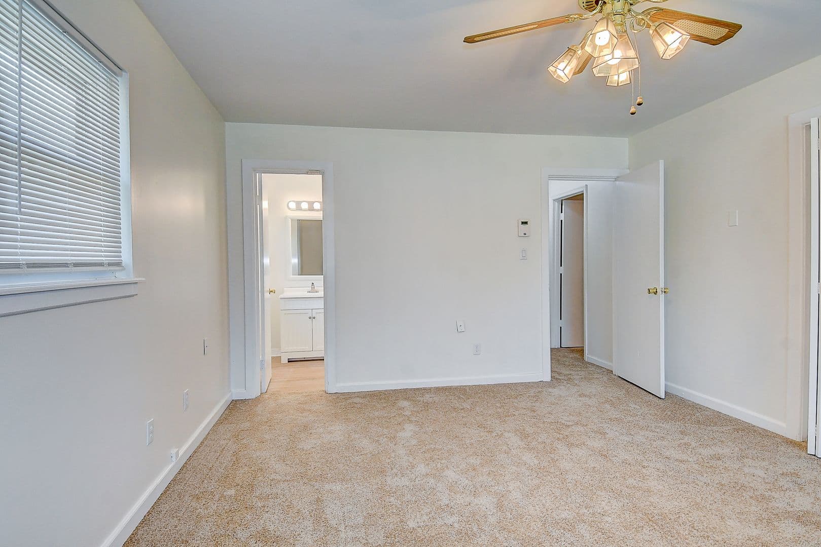 Virginia Beach House: 321 Palmyra Drive E