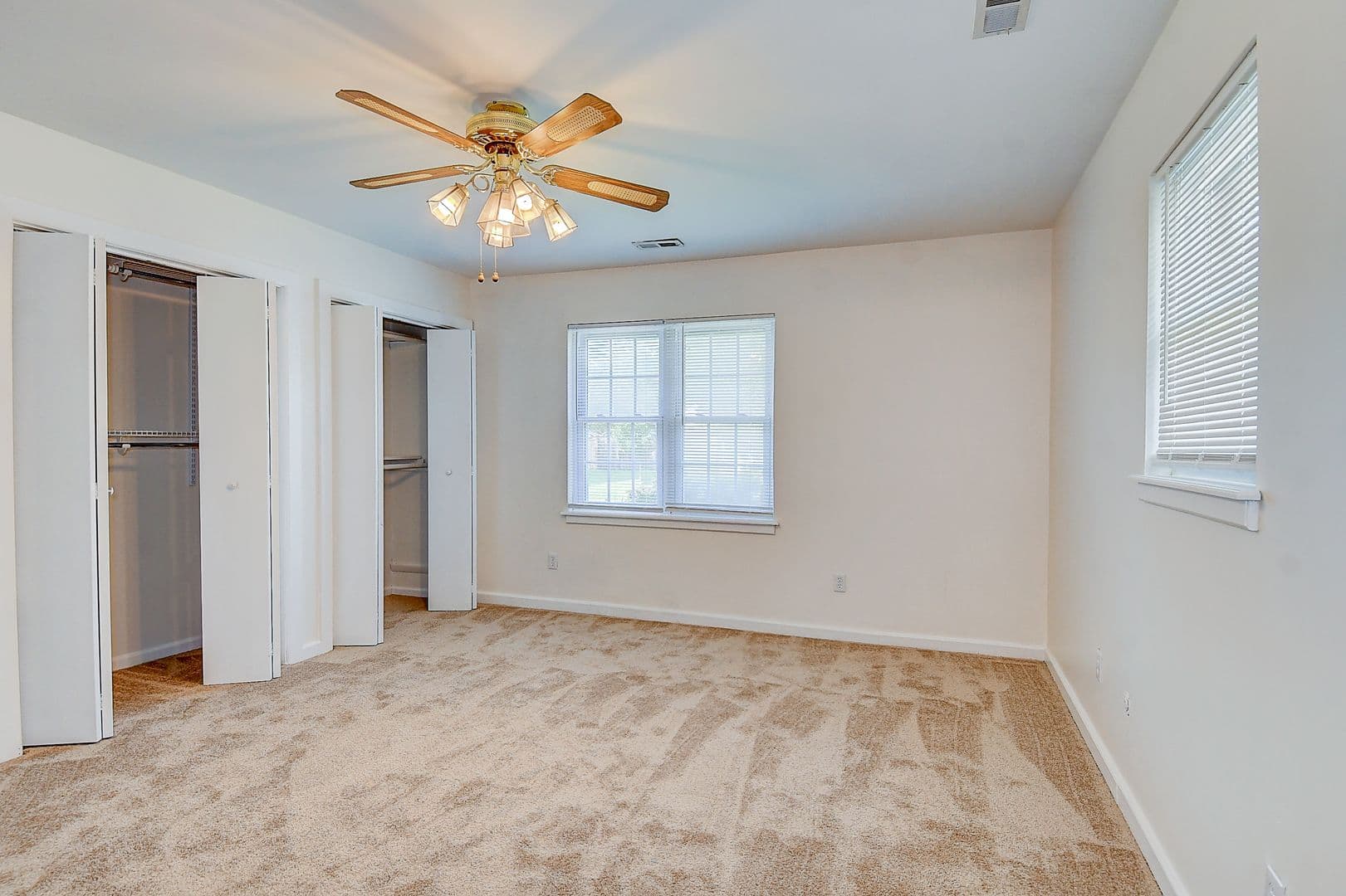 Virginia Beach House: 321 Palmyra Drive E