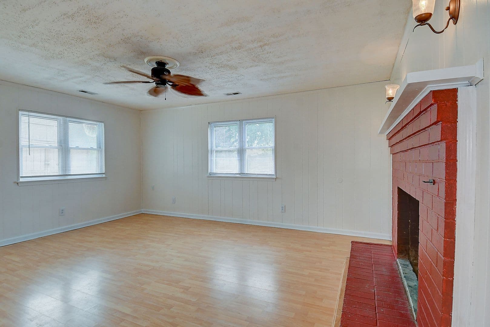 Virginia Beach House: 321 Palmyra Drive E