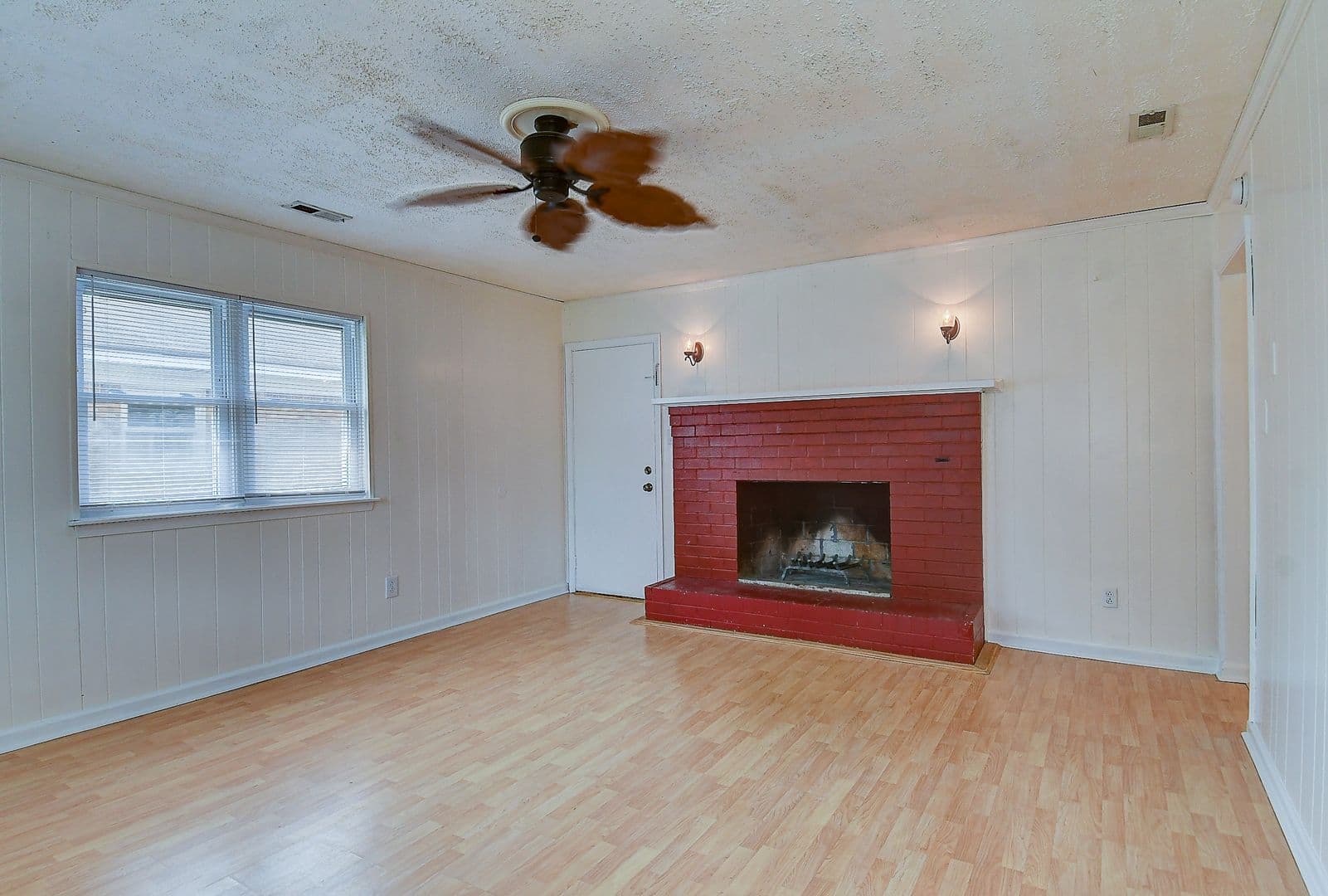 Virginia Beach House: 321 Palmyra Drive E