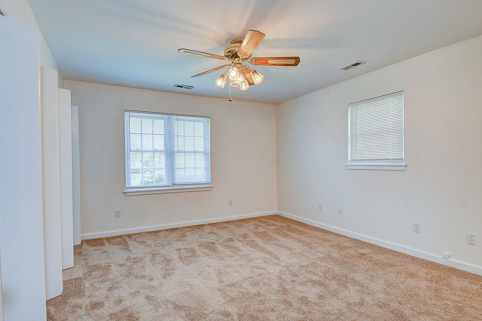 Virginia Beach House: 321 Palmyra Drive E