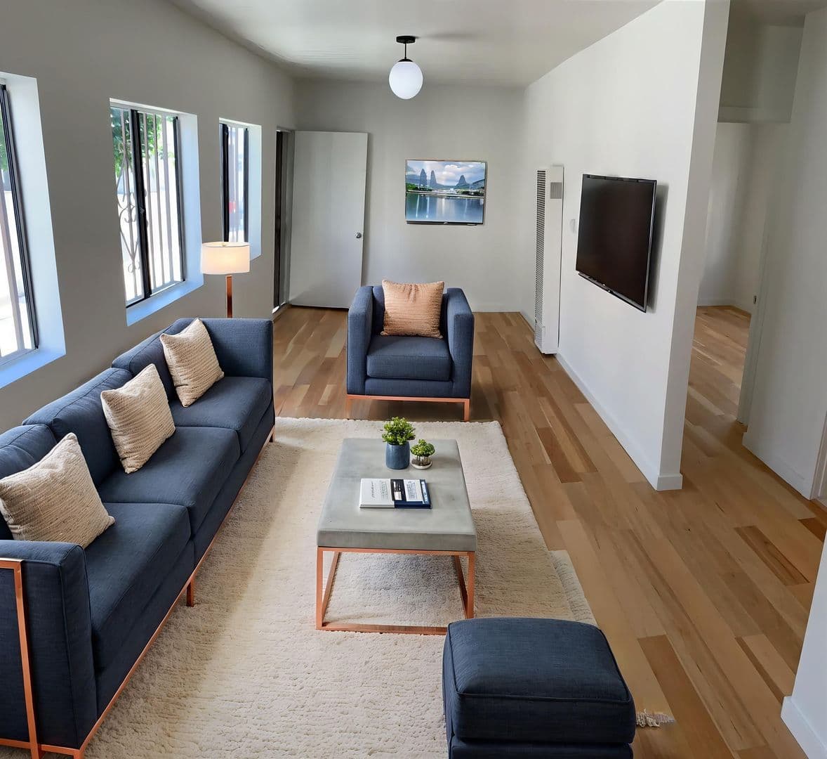 Los Angeles Apartment: 2216 Griffin Avenue