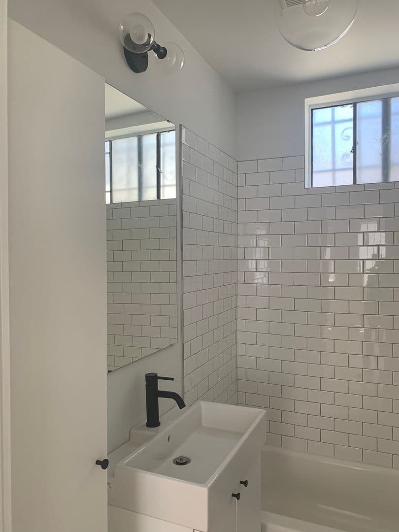 Los Angeles Apartment: 2216 Griffin Avenue