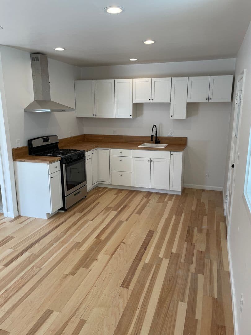 Los Angeles Apartment: 2216 Griffin Avenue
