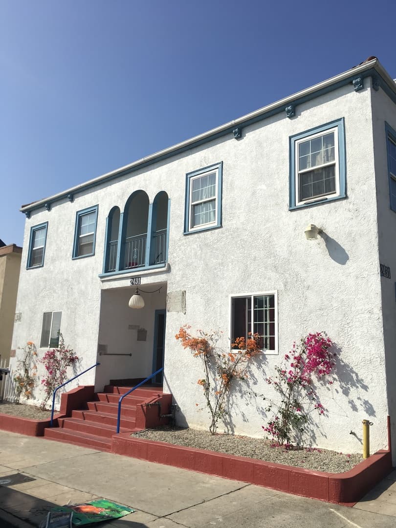 Los Angeles Apartment: 2431 Sichel Street