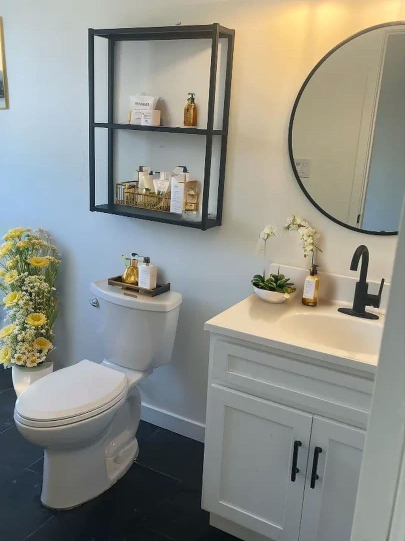 Los Angeles Apartment: 2431 Sichel Street