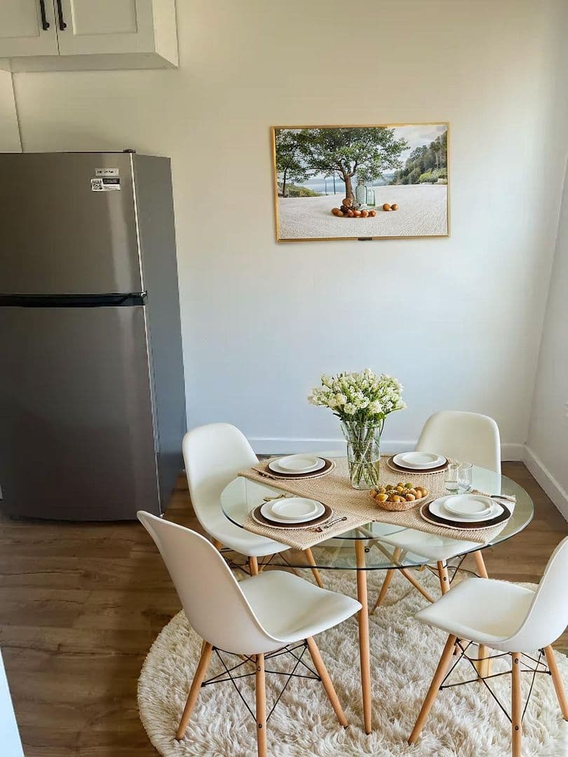 Los Angeles Apartment: 2431 Sichel Street