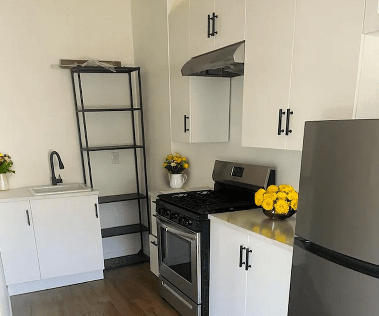 Los Angeles Apartment: 2431 Sichel Street
