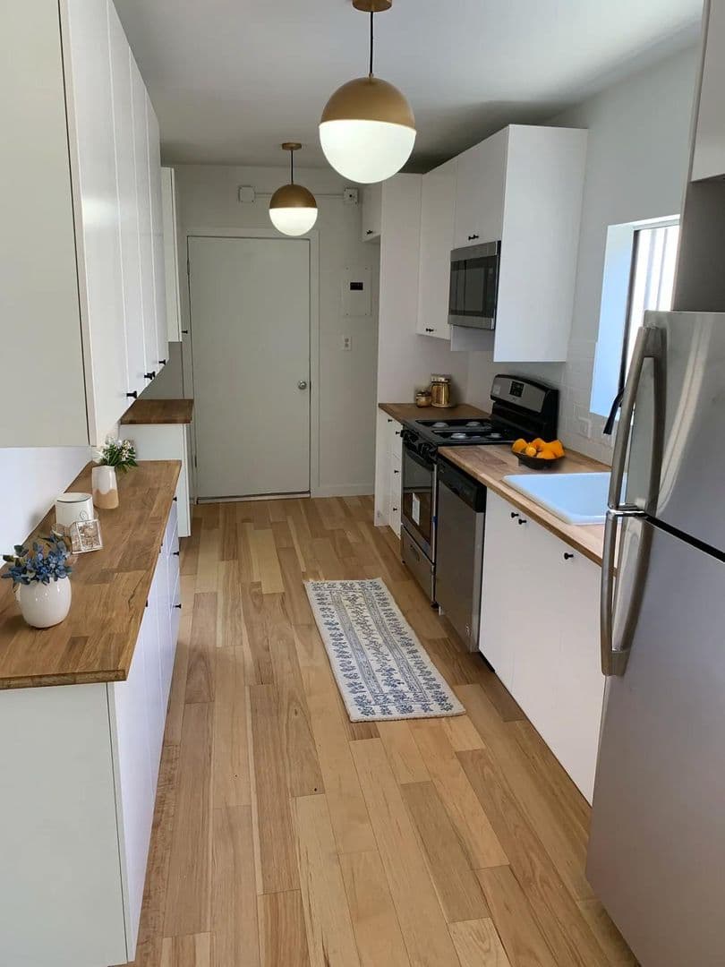 Los Angeles Apartment: 2216 Griffin Avenue