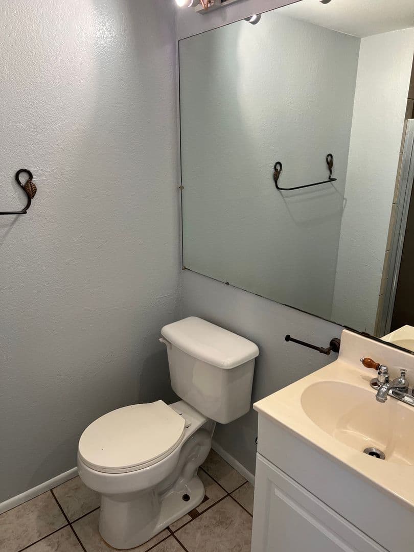 Tempe Townhome: 1036 S. Mariana St. #4