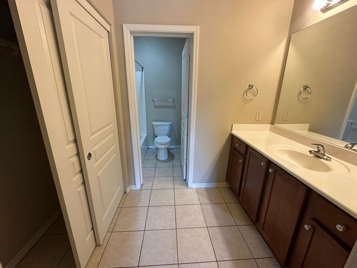 Tempe Apartment: 1117 E. 8th St. #A2001