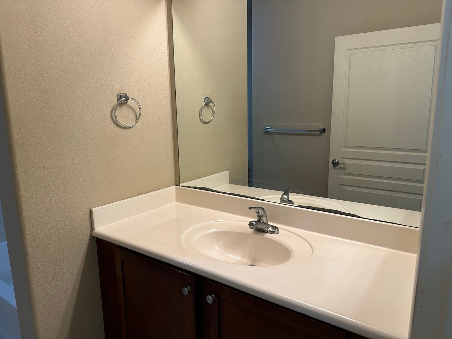 Tempe Apartment: 1117 E. 8th St. #A2001