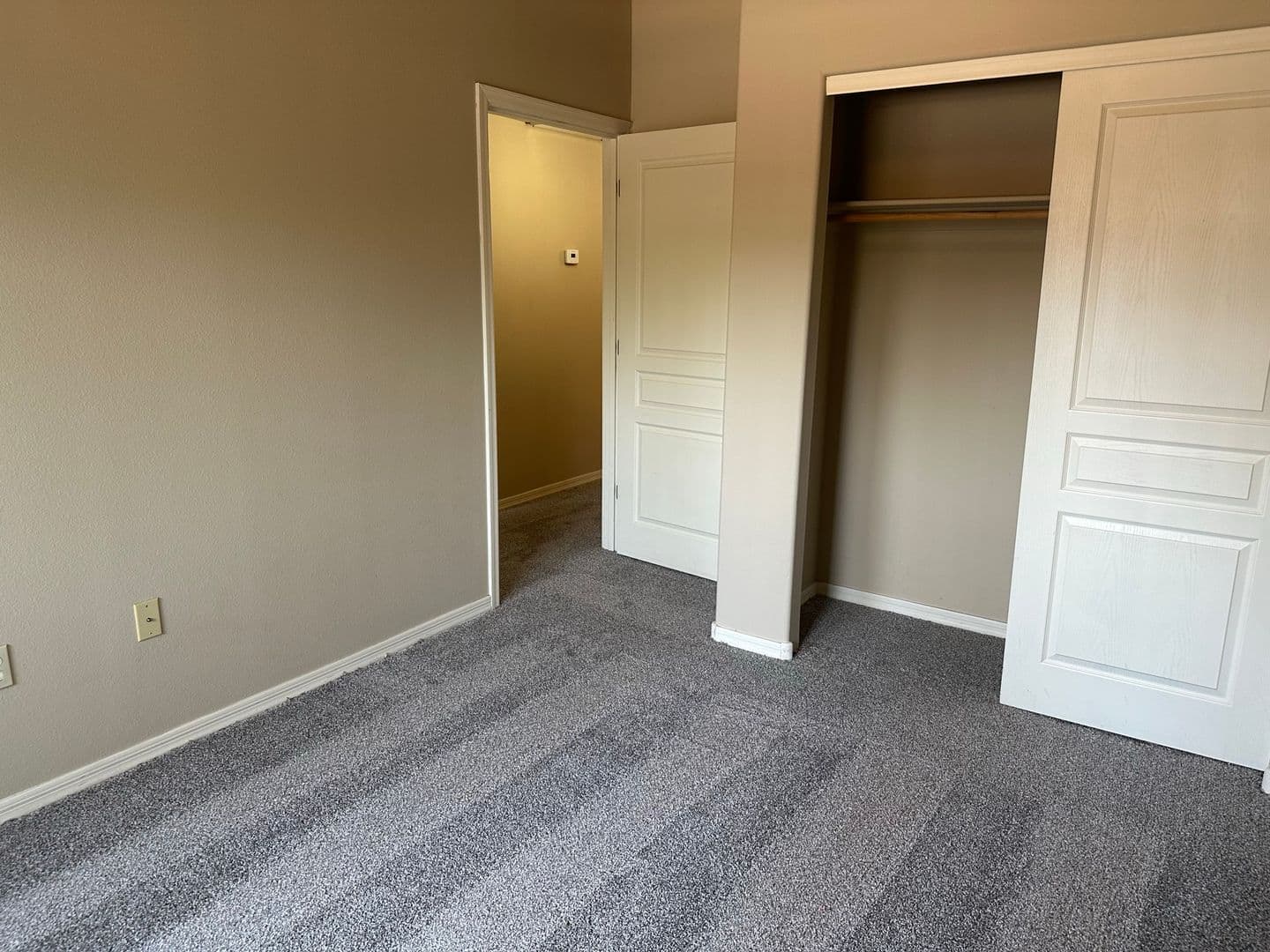 Tempe Apartment: 1117 E. 8th St. #A2001