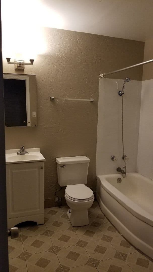 Phoenix Apartment: 1514 E. Adams St.