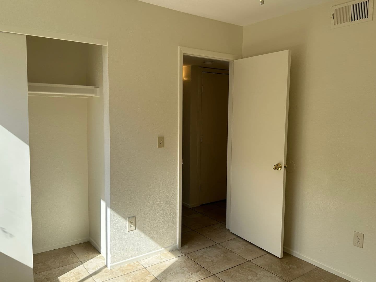 Mesa Apartment: 6219 E. Glencove St.