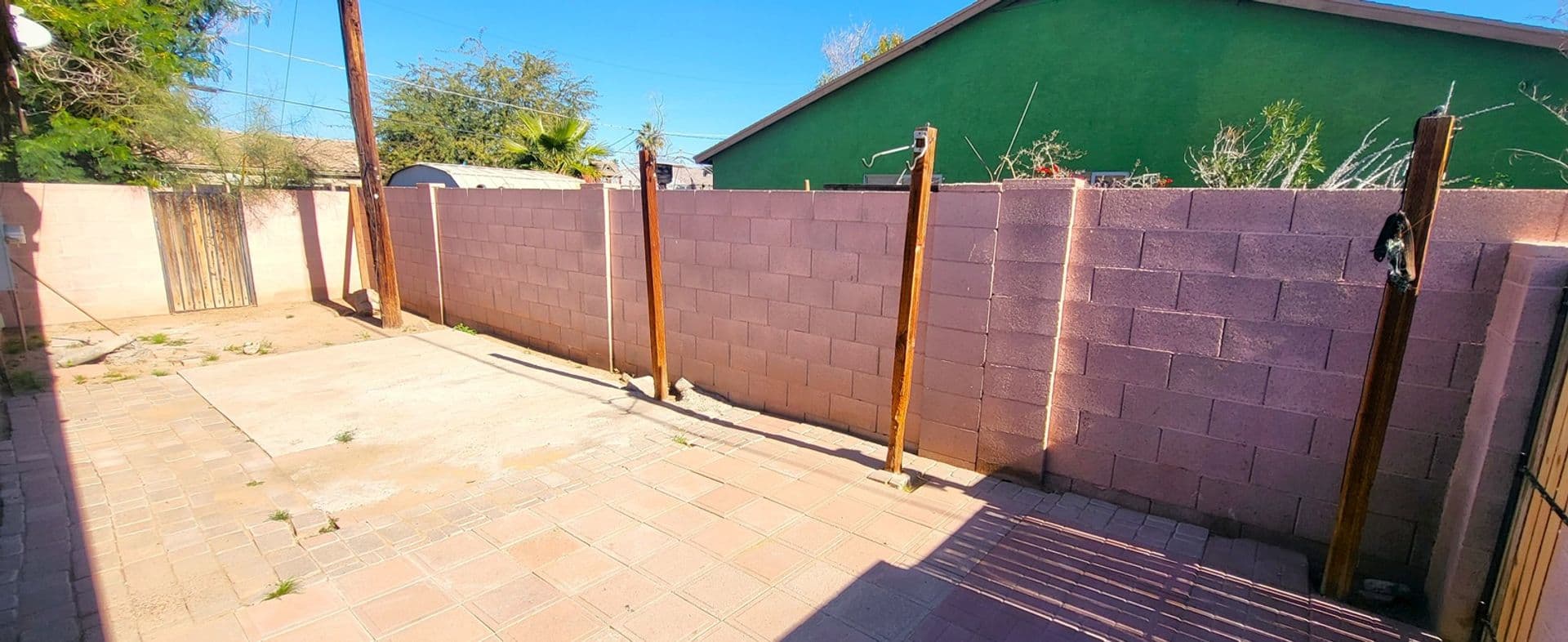 Phoenix Apartment: 2602 E. Southgate Ave.