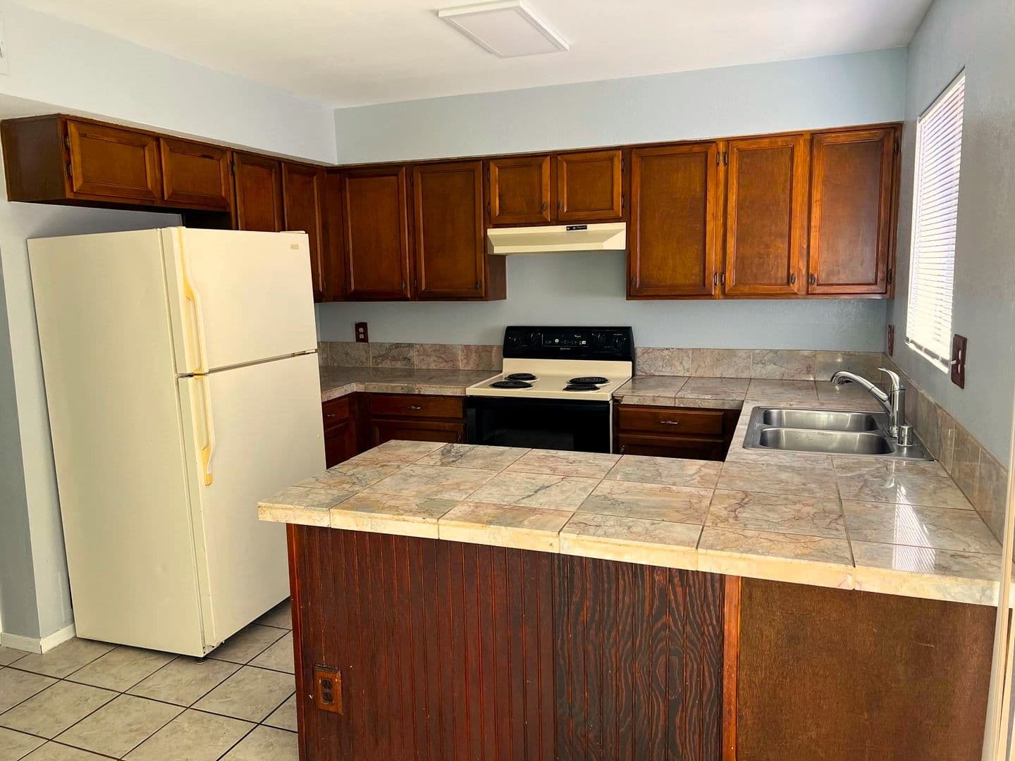 Tempe Townhome: 1036 S. Mariana St. #4